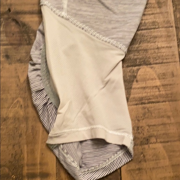Lululemon gray/white stripe Capri size 4 - Picture 10 of 16